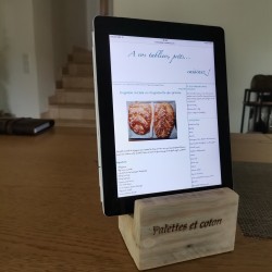 Support de tablette ou livres de cuisine.