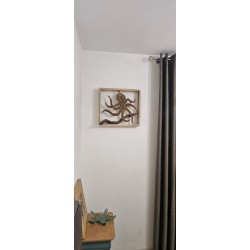 Cadre mural, entièrement réalisé en bois de palettes et bois flotté.